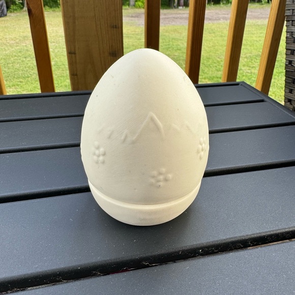 Vintage Porcelain Bisque Egg with bunny - Picture 6 of 7